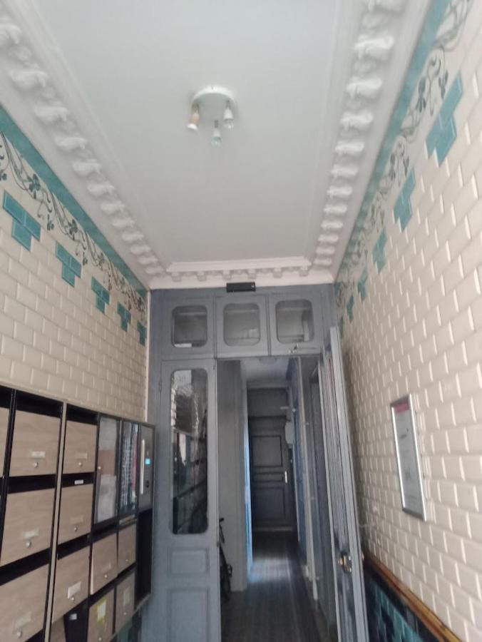 Appartamento Petite Maison Avec Cour Dans Les Beaux Quartiers-Vous Faites Le Menage- Very Good Prices For T-H-E Location But You Have To Clea-N Th-E Flat Parigi Esterno foto