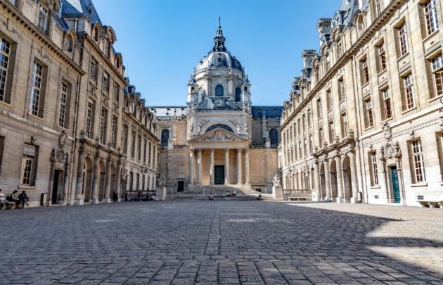 Appartamento Petite Maison Avec Cour Dans Les Beaux Quartiers-Vous Faites Le Menage- Very Good Prices For T-H-E Location But You Have To Clea-N Th-E Flat Parigi Esterno foto