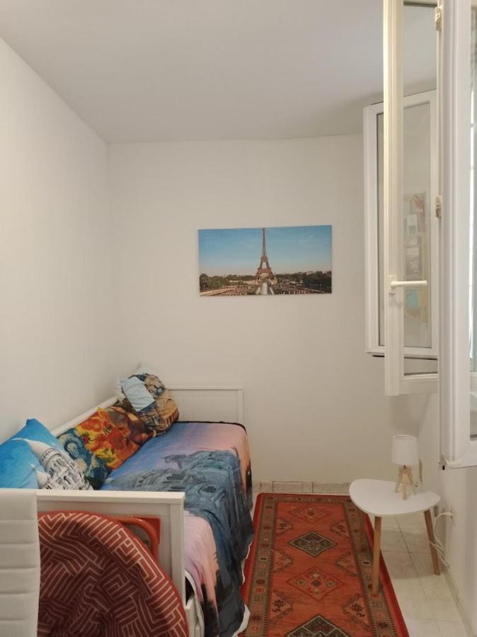 Appartamento Petite Maison Avec Cour Dans Les Beaux Quartiers-Vous Faites Le Menage- Very Good Prices For T-H-E Location But You Have To Clea-N Th-E Flat Parigi Esterno foto