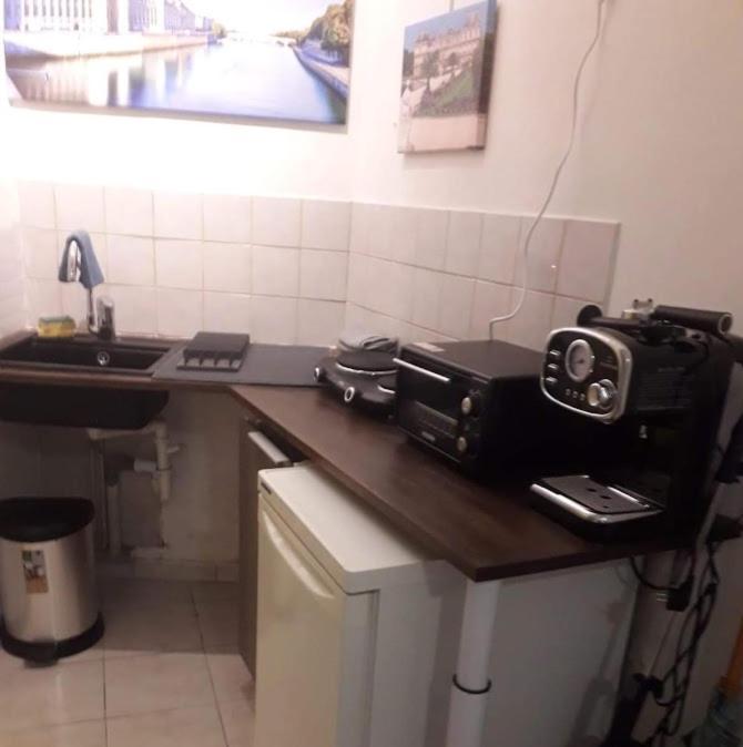 Appartamento Petite Maison Avec Cour Dans Les Beaux Quartiers-Vous Faites Le Menage- Very Good Prices For T-H-E Location But You Have To Clea-N Th-E Flat Parigi Esterno foto