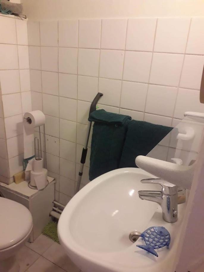 Appartamento Petite Maison Avec Cour Dans Les Beaux Quartiers-Vous Faites Le Menage- Very Good Prices For T-H-E Location But You Have To Clea-N Th-E Flat Parigi Esterno foto