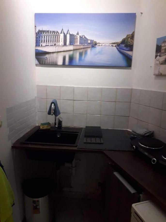 Appartamento Petite Maison Avec Cour Dans Les Beaux Quartiers-Vous Faites Le Menage- Very Good Prices For T-H-E Location But You Have To Clea-N Th-E Flat Parigi Esterno foto